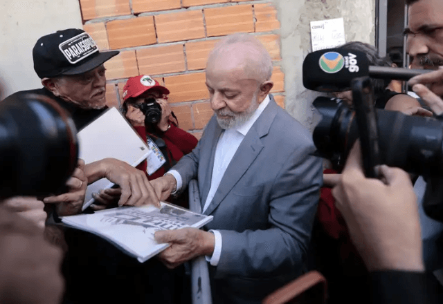 Lula anuncia revogação de decreto e diz que governo vai custear translado de brasileira morta na Indonésia