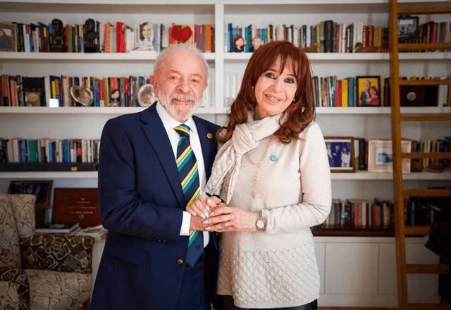 Lula e Cristina Kirchner durante visita do brasileiro à ex-presidente argentina | Reprodução/Redes sociais