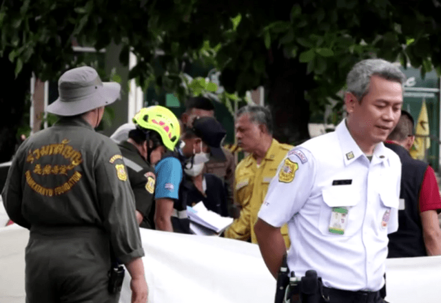 MundoTiroteio em mercado de Bangkok deixa ao menos seis mortosCinco seguranças foram assassinados e o autor dos disparos cometeu suicídio, segundo a polícia tailandesa