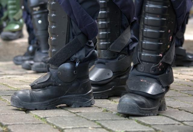 Imagem contém fotos de botas pretas