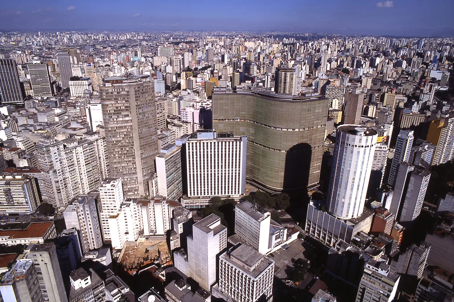 SP tem sol entre muitas nuvens neste sábado (19)