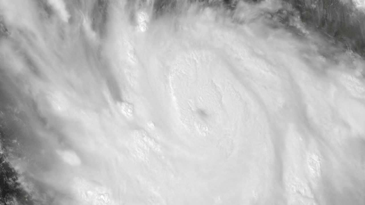 Imagem da notícia: Furacão registra ventos de 250 km/h e ameaça costa do México