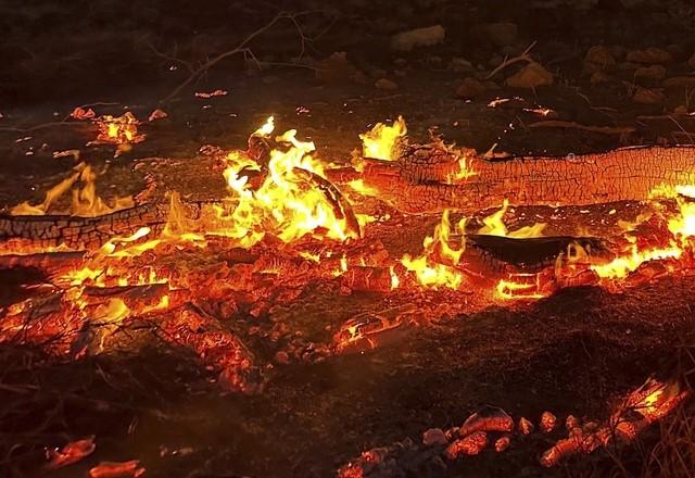 Imagem mostra parte dos incêndios florestais no Havaí, onde 93 pessoas morreram