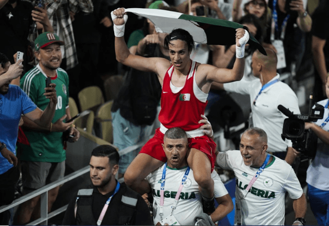 Olimpíada de Paris: boxeadora argelina vítima de polêmica sobre gênero vence medalha de ouro