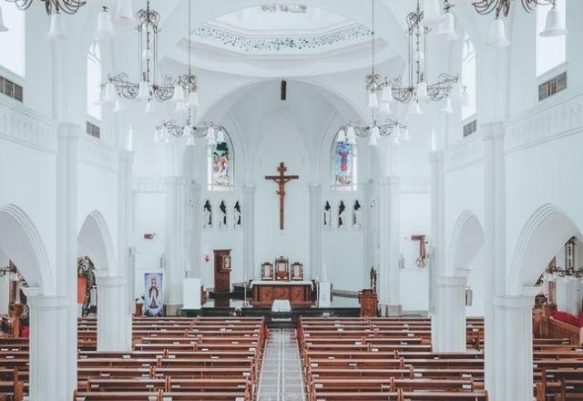 Imóveis e bens da instituição religiosa na França serão utilizados para pagar vítimas de padres pedófilos | Unsplash