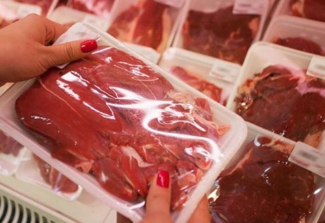 Importações foram suspensas temporariamente em fevereiro, após o país confirmar um caso de vaca louca | EBC
