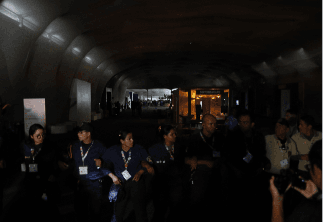 Cordão de segurança isola área de incêndio | Bruno Peres/Agência Brasil