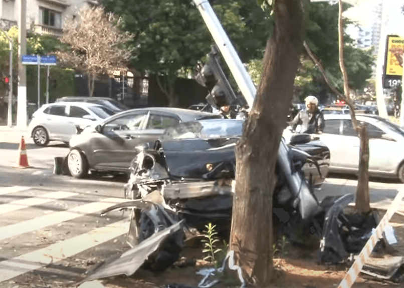 Carro de influenciadores colidiu com outro veículo; filho de motorista ficou ferido | SBT