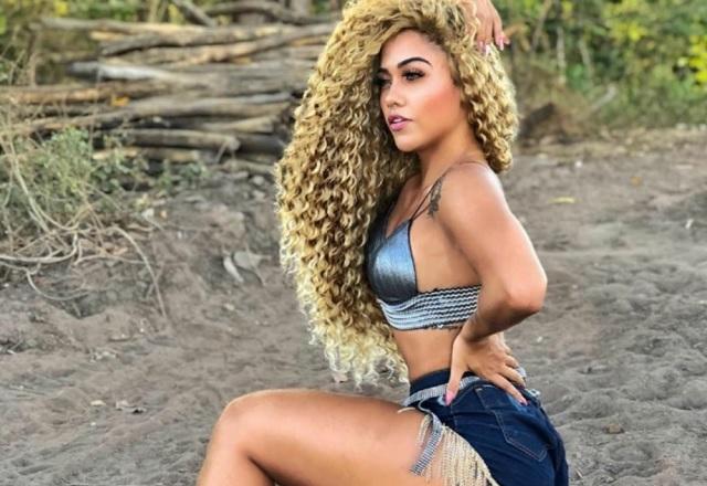 Ketney Karol agachada (Reprodução/Instagram)