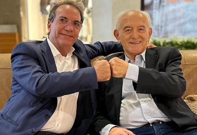 Décio Lima e Manoel Dias se cumprimentam, tocando os punhos (Reprodução/Instagram)
