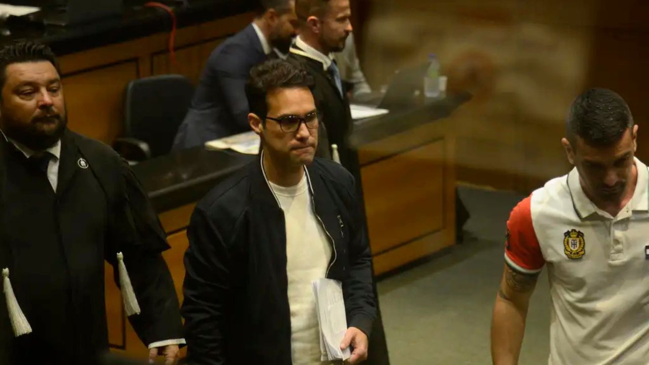 Imagem da notícia: Juíza suspende quebra de sigilo de celular de Jairinho