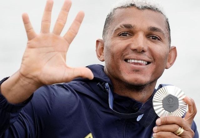 Isaquias Queiroz ganhou prata emocionante em Paris, a quinta medalha dele em Olimpíadas | Divulgação/Alexandre Loureiro/COB