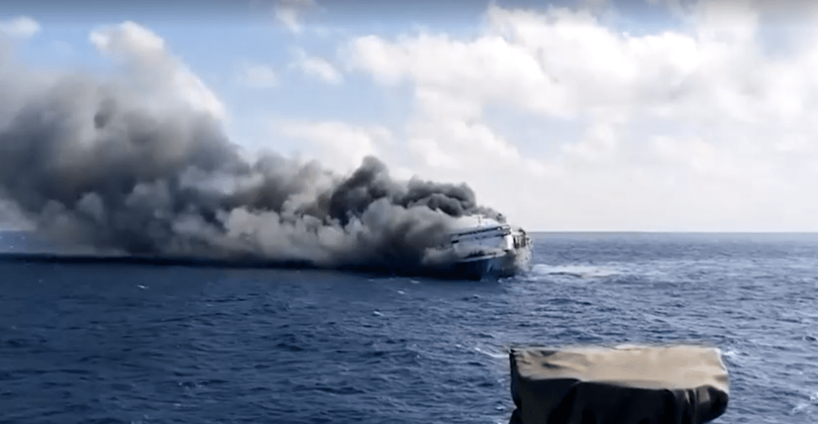 Incendio Em Balsa Na Indonesia Deixa Mortos E Desaparecidos