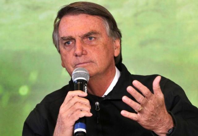 Bolsonaro diz que volta para o Brasil em março para liderar oposição a Lula Bolsonaro diz que volta para o Brasil em março para liderar oposição a Lula