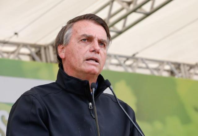 Bolsonaro rebate arcebispo de Aparecida e defende o uso de armas Bolsonaro rebate arcebispo de Aparecida e defende o uso de armas