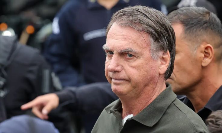 Jair Bolsonaro é internado para a realização de cirurgia no ombro Jair Bolsonaro é internado para a realização de cirurgia no ombro
