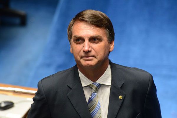 Jair Bolsonaro fala sobre polêmicas em entrevista exclusiva ao SBT