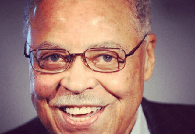 James Earl Jones: entre os papéis mais marcantes estão a voz de Mufasa no clássico da Disney "O Rei Leão" e Darth Wader em Star Wars | Redes Sociais / Reprodução