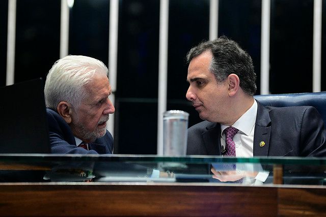 O líder do governo no Senado, Jaques Wagner (PT-BA), e o presidente da Casa, Rodrigo Pacheco (PSD-MG) ainda avaliam acordo para desoneração na folha | Pedro França/Agência Senado