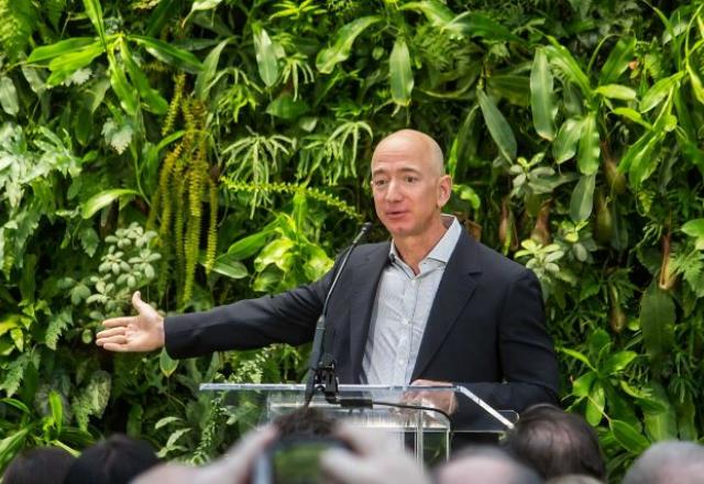 Jeff Bezos fundou a Amazon em 1994 | Foto: Wikimedia Commons