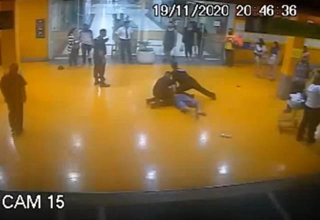 João Alberto é morto por seguranças