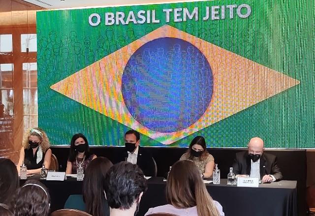 João Doria (PSDB) ao lado de Henrique Meirelles, Ana Carla Abrão Costa, Vanessa Rahal Canado e Zeina Latif