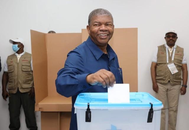 João Lourenço vota em eleição que saiu vitorioso