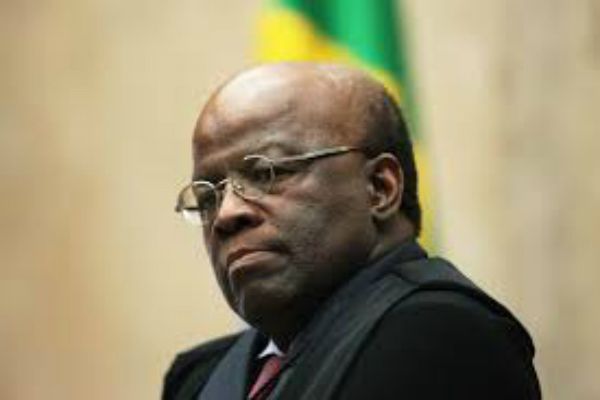 Joaquim Barbosa anuncia que não vai concorrer à Presidência Joaquim Barbosa anuncia que não vai concorrer à Presidência