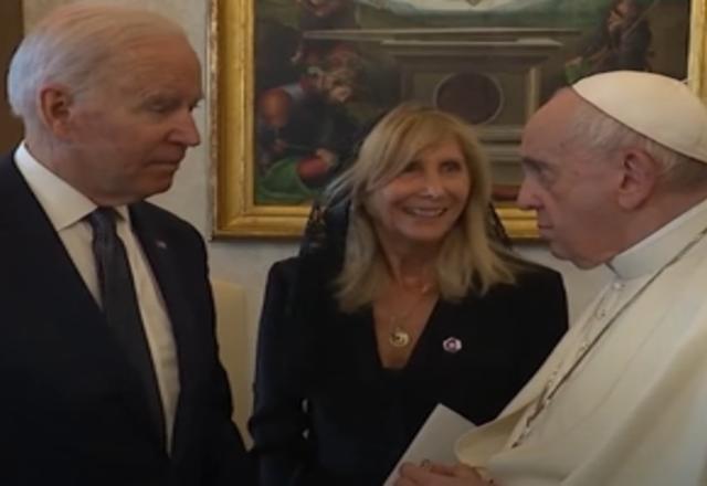 Joe Biden se encontra com papa Francisco antes da reunião do G20 Joe Biden se encontra com papa Francisco antes da reunião do G20