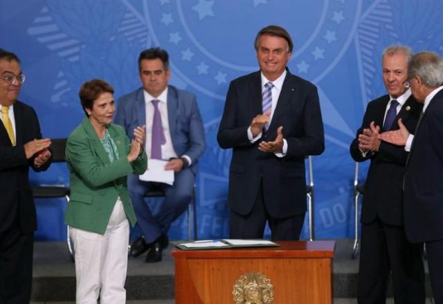 Presidente Jair Bolsonaro participa da solenidade de lançamento do Plano Nacional de Fertilizantes (PNF) ao lado da ministra da Agricultura, Tereza Cristina | Agência Brasil/José Cruz