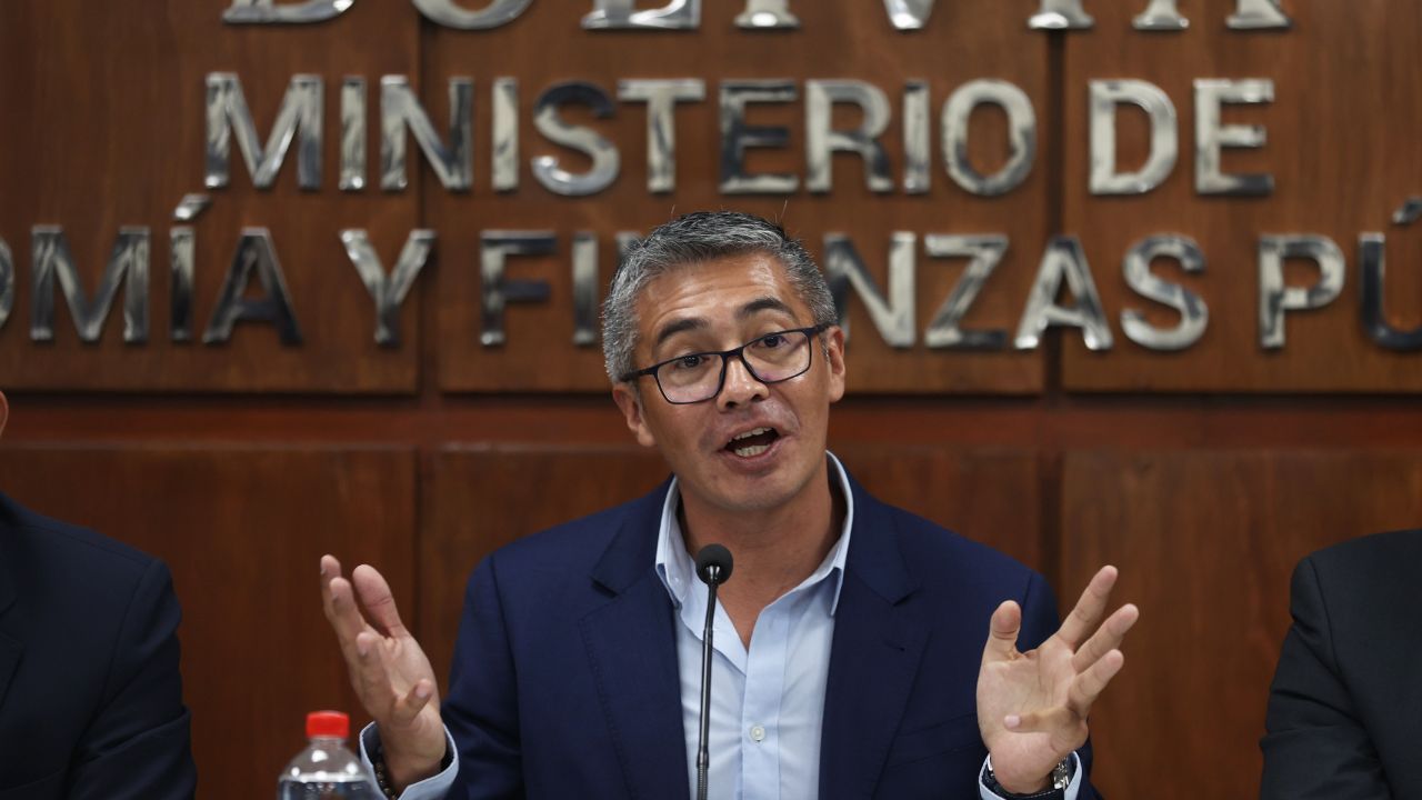 Imagem da notícia: Presidente da Bolívia destitui ministro da Economia Imagem da notícia: Presidente da Bolívia destitui ministro da Economia