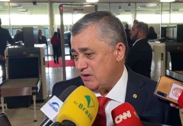 José Guimarães
