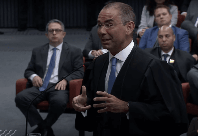 José Luís Mendes, advogado do general Braga Netto, ex-ministro da Defesa e da Casa Civil no governo Bolsonaro | Reprodução/YouTube