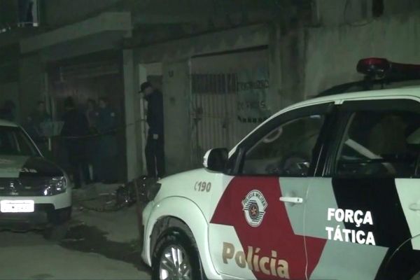 Jovem é espancado até a morte após assassinar a própria família em SP