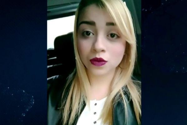 Jovem morta durante briga de casal é enterrada no litoral paulista Jovem morta durante briga de casal é enterrada no litoral paulista