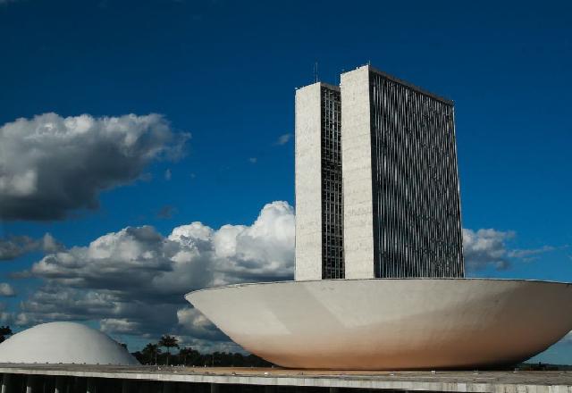 Juho representa o mês do orgulho LGBTQIA+ e a comunidade luta para que direitos já conquistados no STF sejam aprovados na Câmara