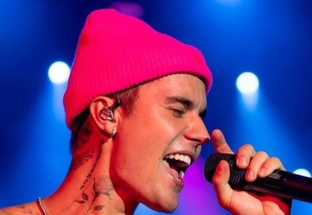 Justin Bieber: Swag II foi anunciado às vésperas do lançamento via Instagram e painéis publicitários em grandes cidades - Reprodução