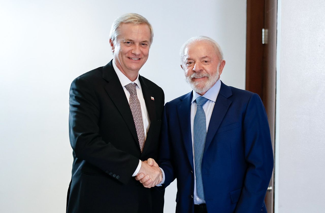José Antonio Kast e Lula, em janeiro, no Panamá | Ricardo Stuckert/PR