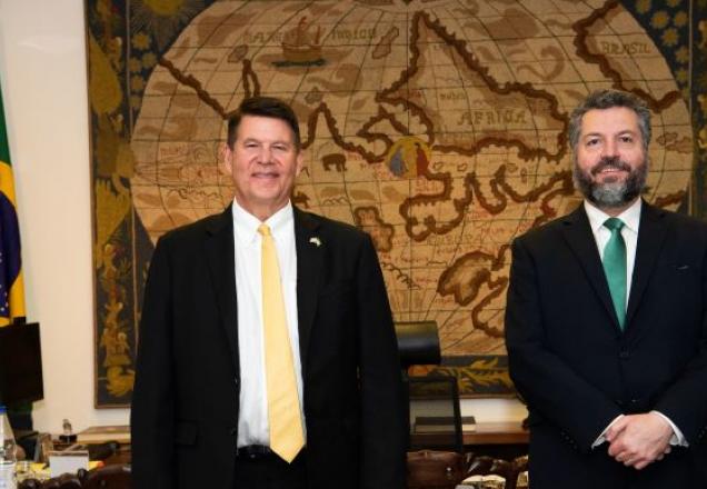 Keith Krach (esq.) com o ministro das Relações Exteriores, Ernesto Araújo. Foto: Ministério das Relações Exteriores