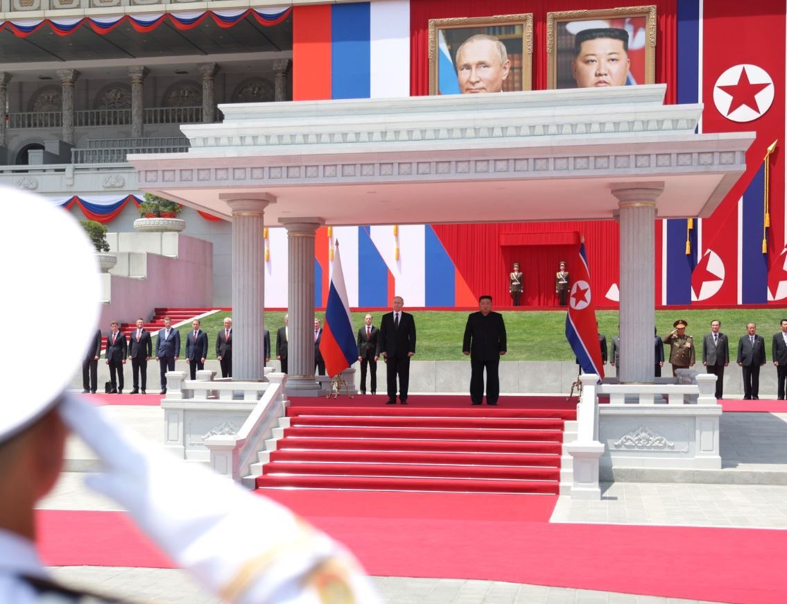 Kim Jong Un e Vladimir Putin durante cerimônia em Pyongyang | Vladimir Smirnov, TASS