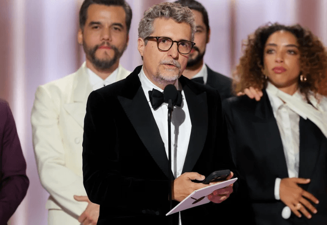 Kleber Mendonça Filho e elenco de "O Agente Secreto" | Reprodução Globo de Ouro