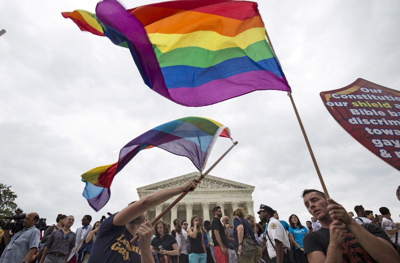 Em 2015, a Suprema Corte dos EUA decidiu que os estados não podem proibir casamentos entre pessoas do mesmo sexo | Joshua Roberts/REUTERS