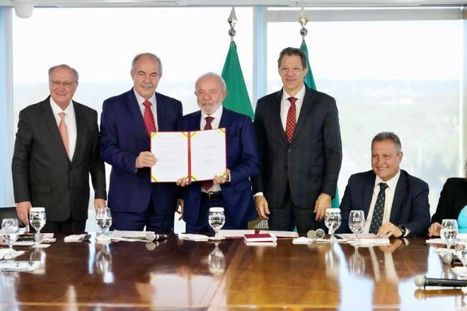 Anúncio foi feito durante reunião no Palácio do Planalto com o presidente Luiz Inácio Lula da Silva e o vice-presidente e ministro do Desenvolvimento, Indústria, Comércio e Serviços (MDIC), Geraldo Alckmin| Cadu Gomes/VPR