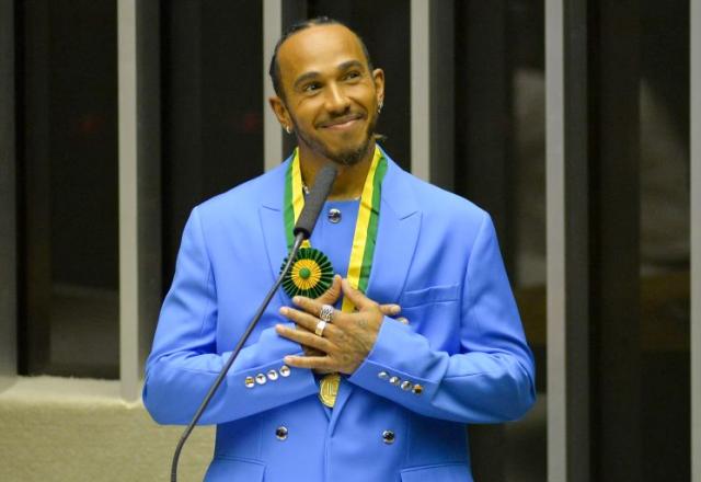 Lewis Hamilton recebe homenagem em Brasília