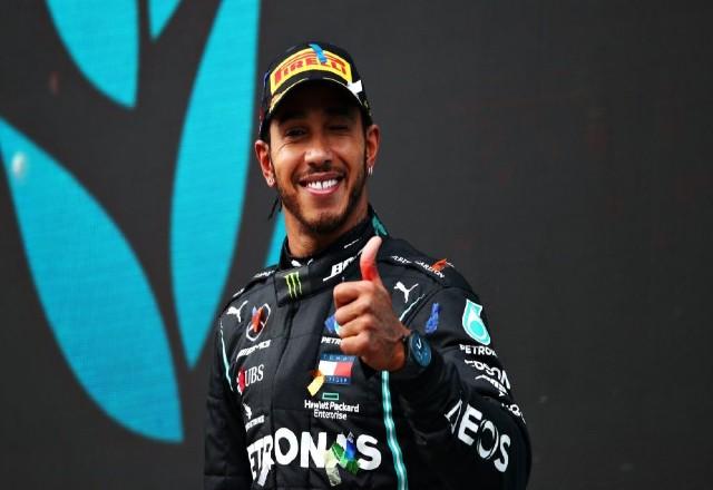 Lewis Hamilton recebe título de Cavaleiro do Império Britânico