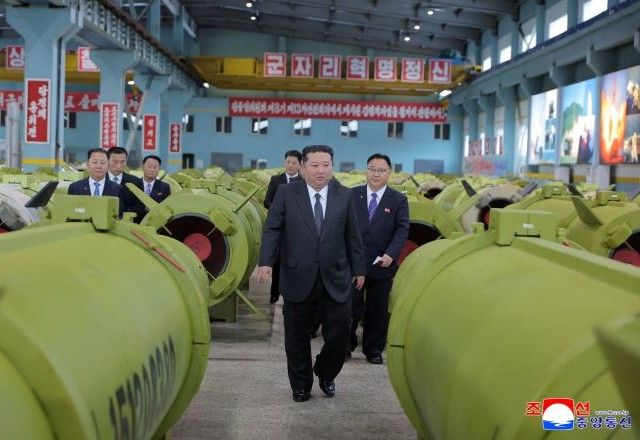 Líder da Coreia do Norte sinaliza desenvolvimento contínuo de mísseis nos próximos 5 anos