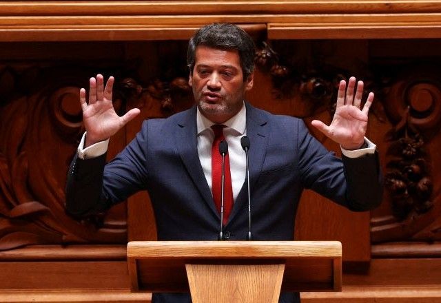 Líder do partido de extrema-direita português Chega, André Ventura, durante debate no Parlamento de Portugal, em Lisboa | 18/06/2025/Reuters/Pedro Nunes