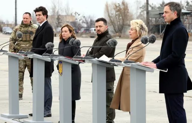 Líderes ocidentais visitam Kiev no dia em que guerra entre Ucrânia e Rússia completa dois anos