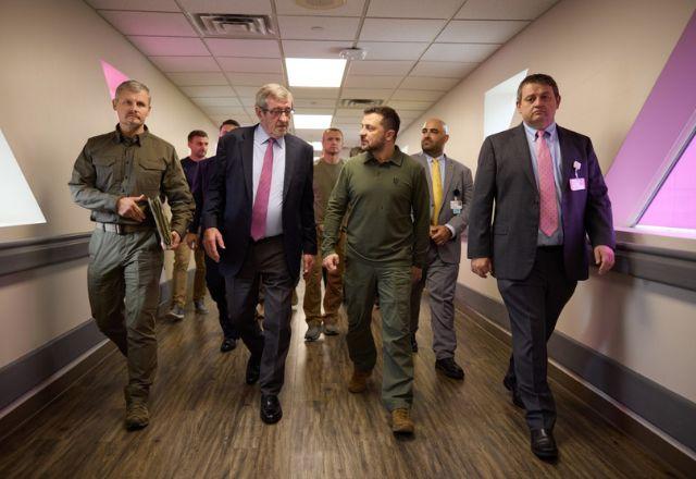Logo que desembarcou em território norte-americano, Zelensky fez uma visita ao hospital universitário de Staten Island | Governo da Ucrânia