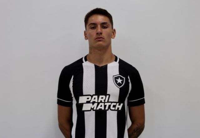 Ex-jogador da base do Botafogo atropela quatro pessoas e é preso em flagrante no Rio